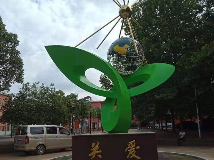 不銹鋼校園雕塑關愛